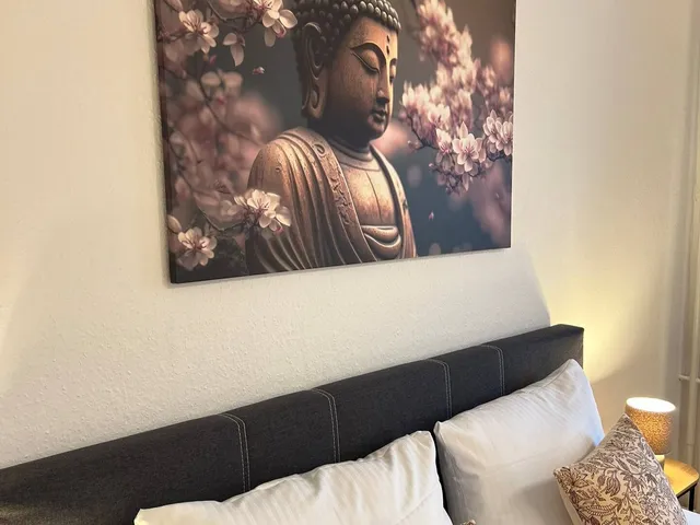 Buddha-Bild über dem Bett