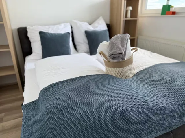 Handtücher auf dem Bett