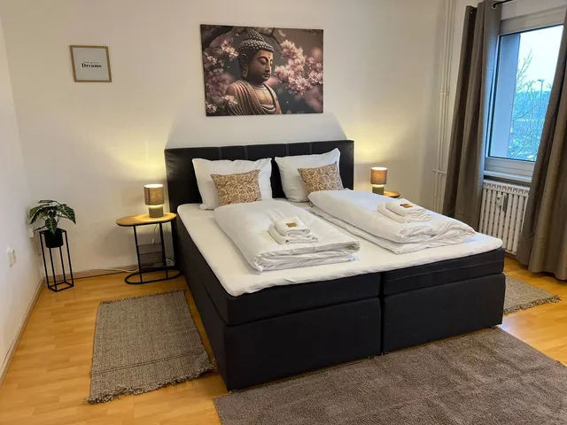 Schlafzimmer mit Doppelbett