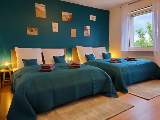 Schlafzimmer mit zwei Betten